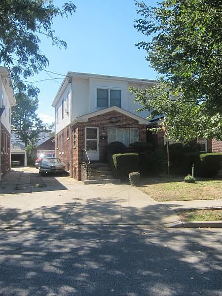 2nd image of 1442 E 63rd St