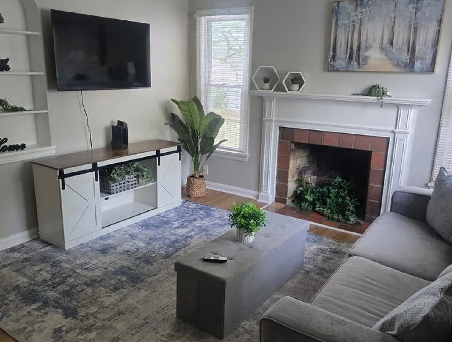 3 bed, 2.0 bath, 1829 sqft, $2,927 — Photo 1