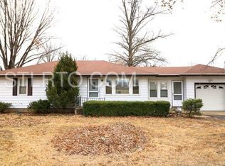 11424 Larimore Rd, Saint Louis, MO 63138