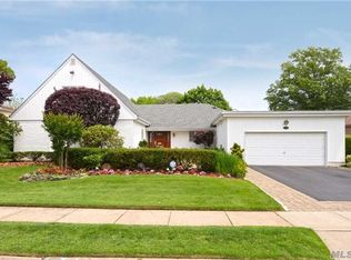 286 Willard Dr, Hewlett, NY 11557