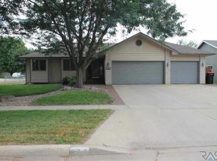 600 S Lakota Ave, Brandon, SD 57005