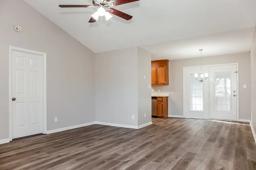 3 bed, 2.0 bath, 1261 sqft, $1,750 — Photo 4