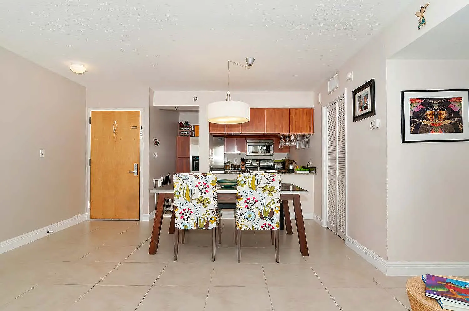 3 bed, 1230 sqft, $5,200 — Photo 3
