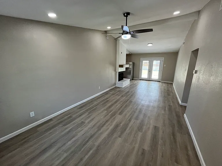 300 Ocean Dr — Photo 3