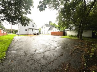 2 Bed / 1 Bath across the street from MSUM!, Moorhead, MN 56560