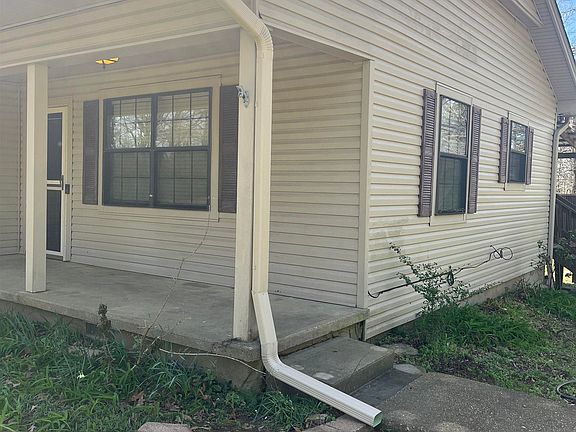 2nd image of 1105 Victory Ln