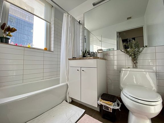 4th image of 885 6th Ave APT 38B