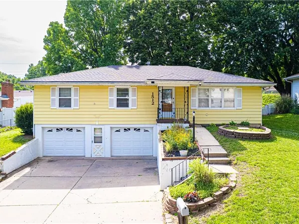 1512 Safari Dr, Saint Joseph, MO 64506