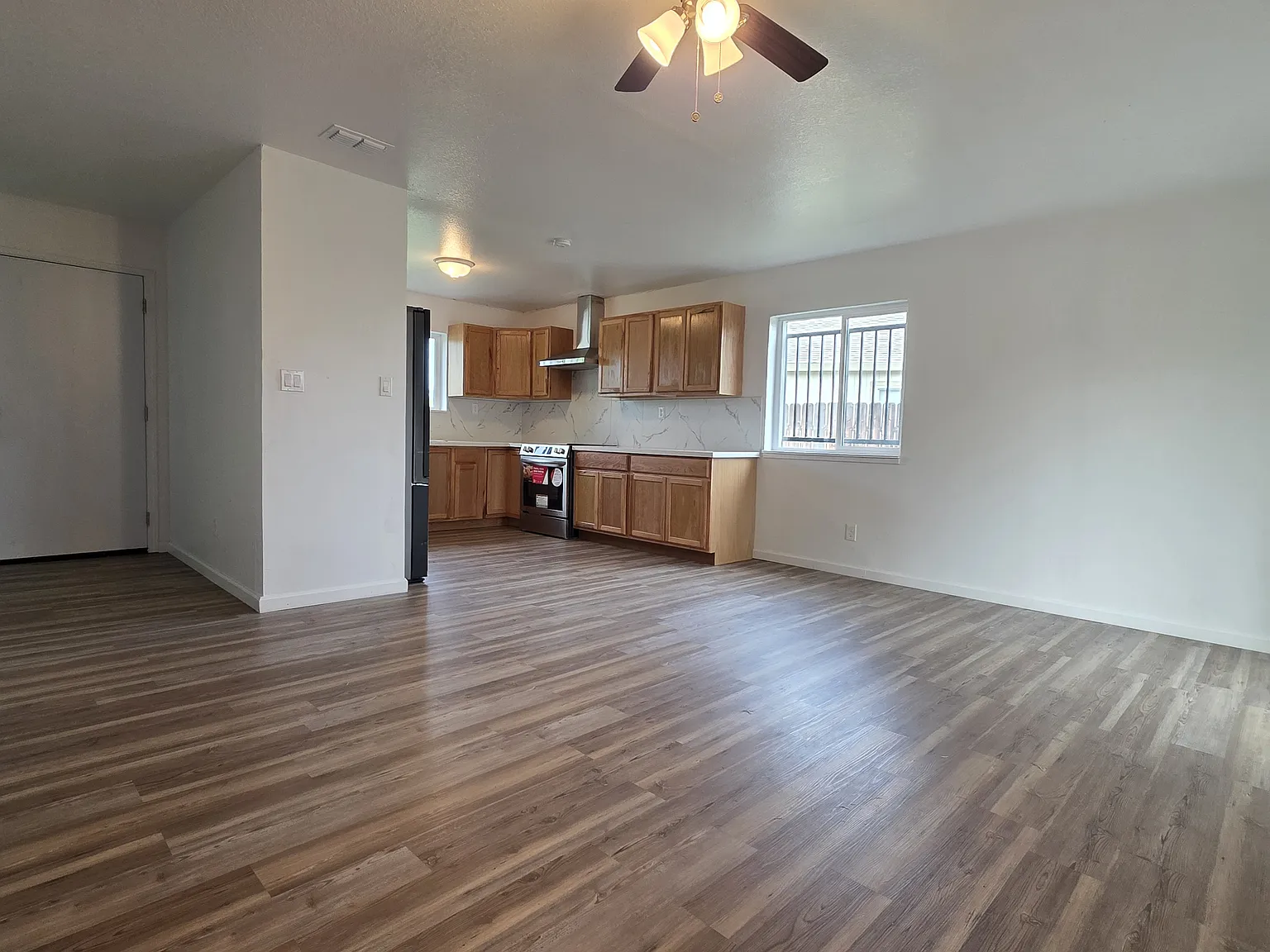 3 bed, 1257 sqft, $2,100 — Photo 4