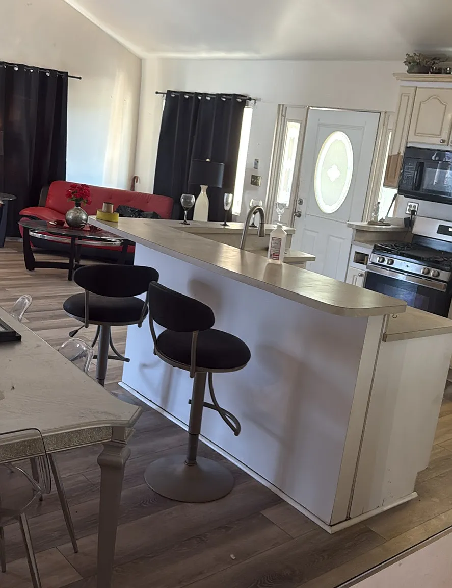 3 bed, 2500 sqft, $2,250 — Photo 2
