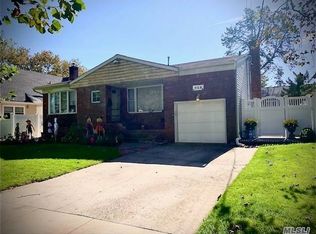 923 Eileen Ter, Woodmere, NY 11598