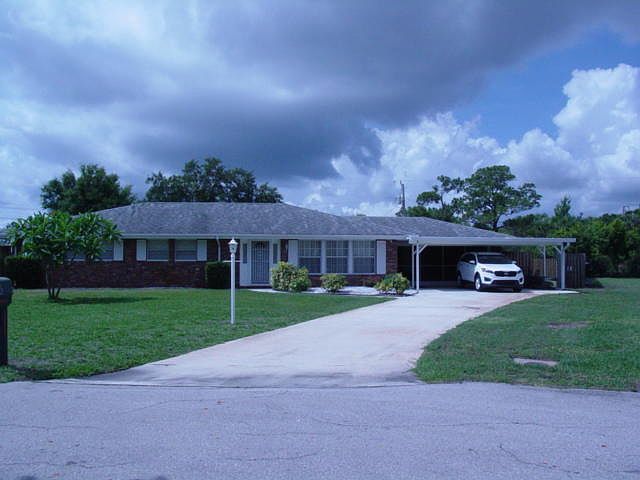 1st image of 584 NE Oleander Ct