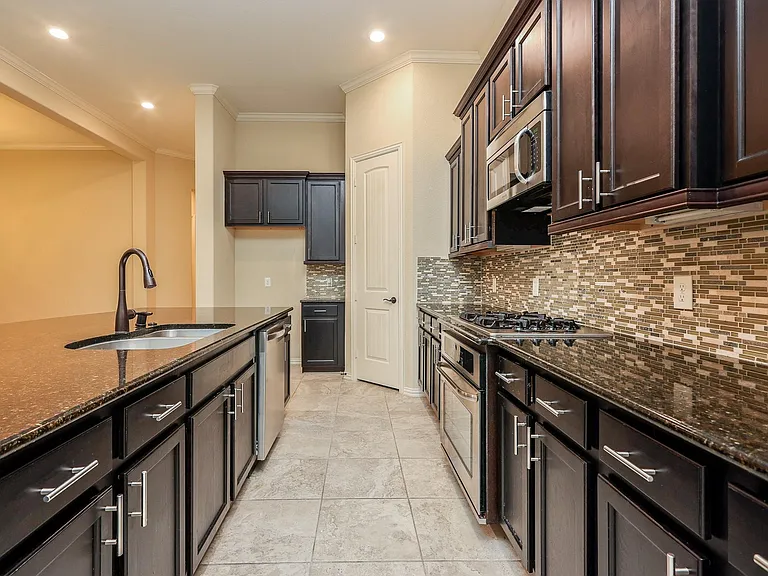 21911 Avalon Queen Dr — Photo 21