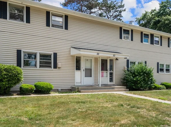 55 Meadowlark Ln, Chicopee, MA 01022