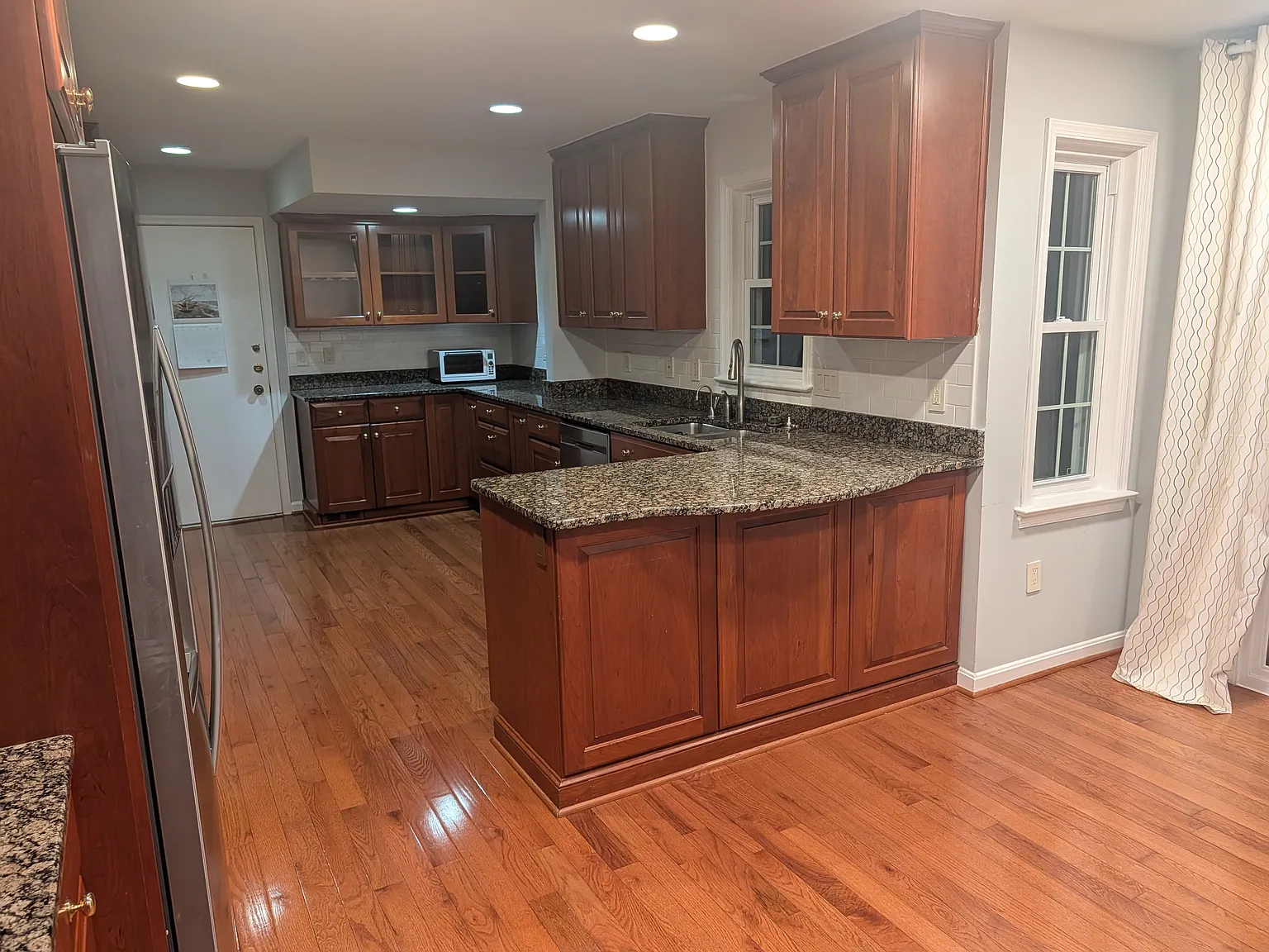 6 bed, 3100 sqft, $5,600 — Photo 1