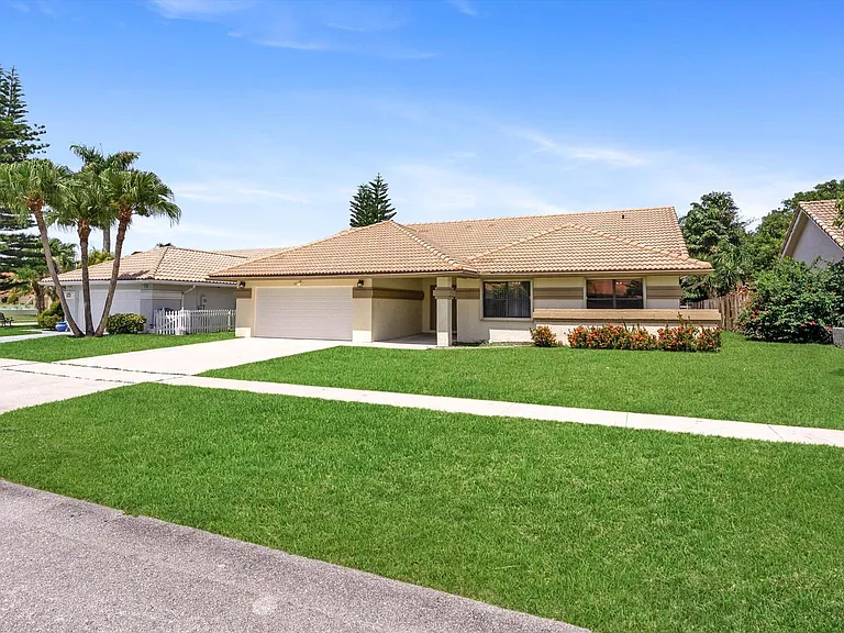 5809 Sun Pointe Cir — Photo 2