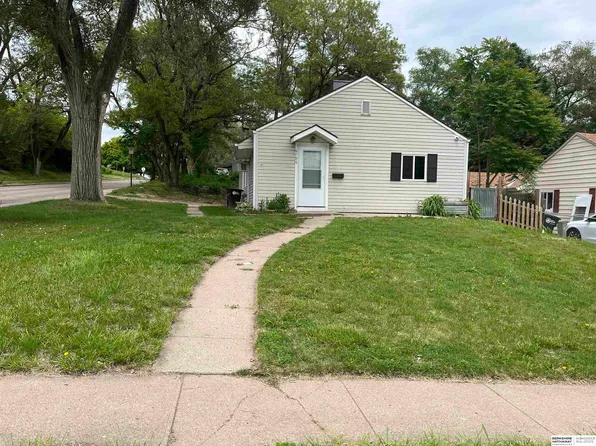 6796 Charles St, Omaha, NE 68132