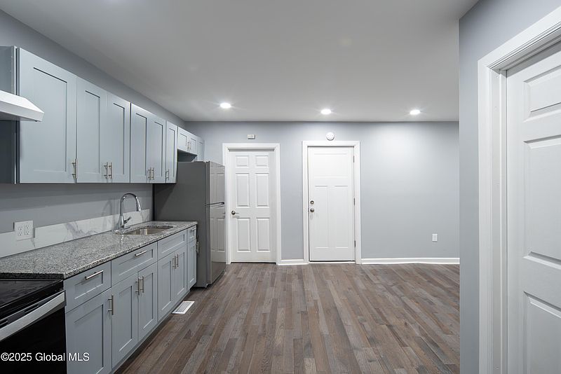 3rd image of 98 Congress Street
