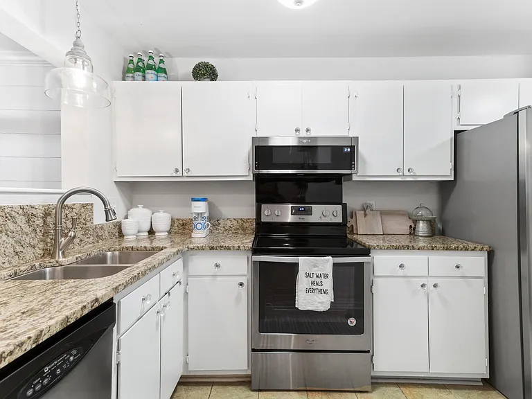 1130 Silent Harbor Ct — Photo 10