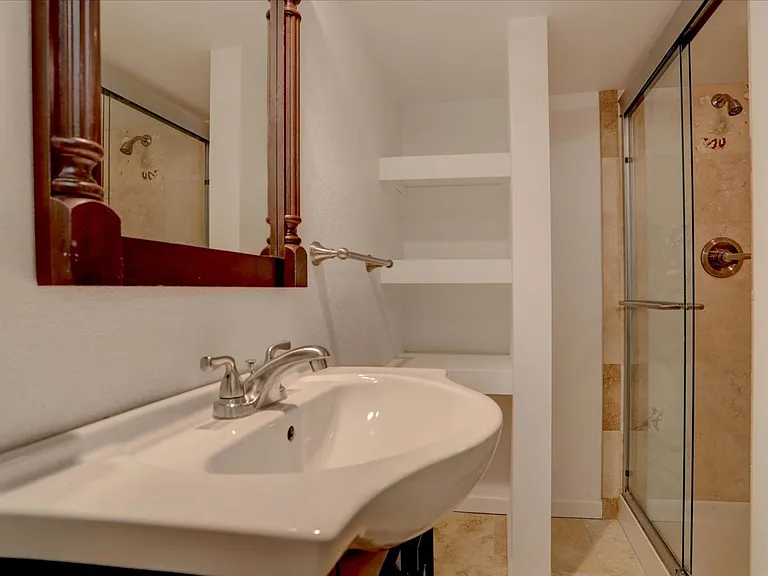 10701 Hobbit Ln — Photo 37