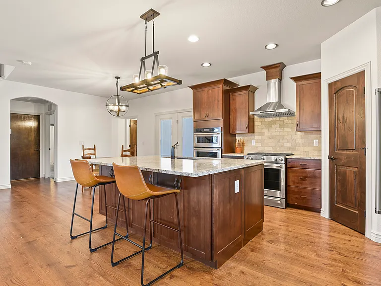 5440 Broadmoor Bluffs Dr — Photo 6