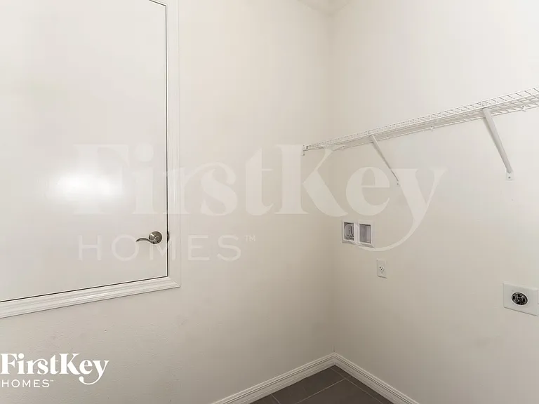 331 Corbel Ln — Photo 11