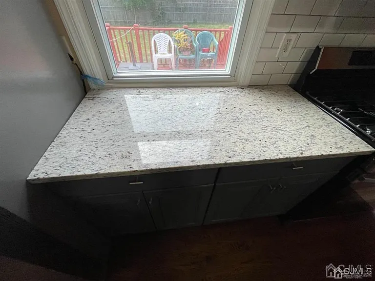 210 Runyon Ave — Photo 16