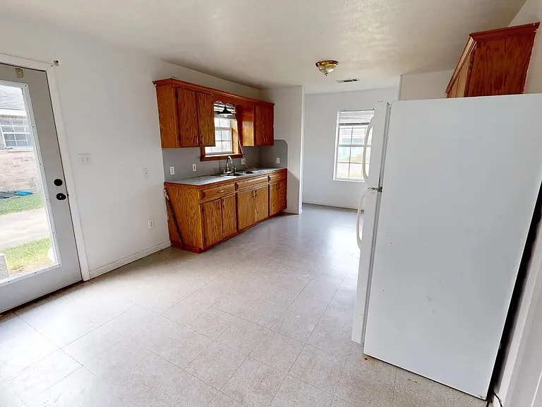 308 Coffee St — Photo 3