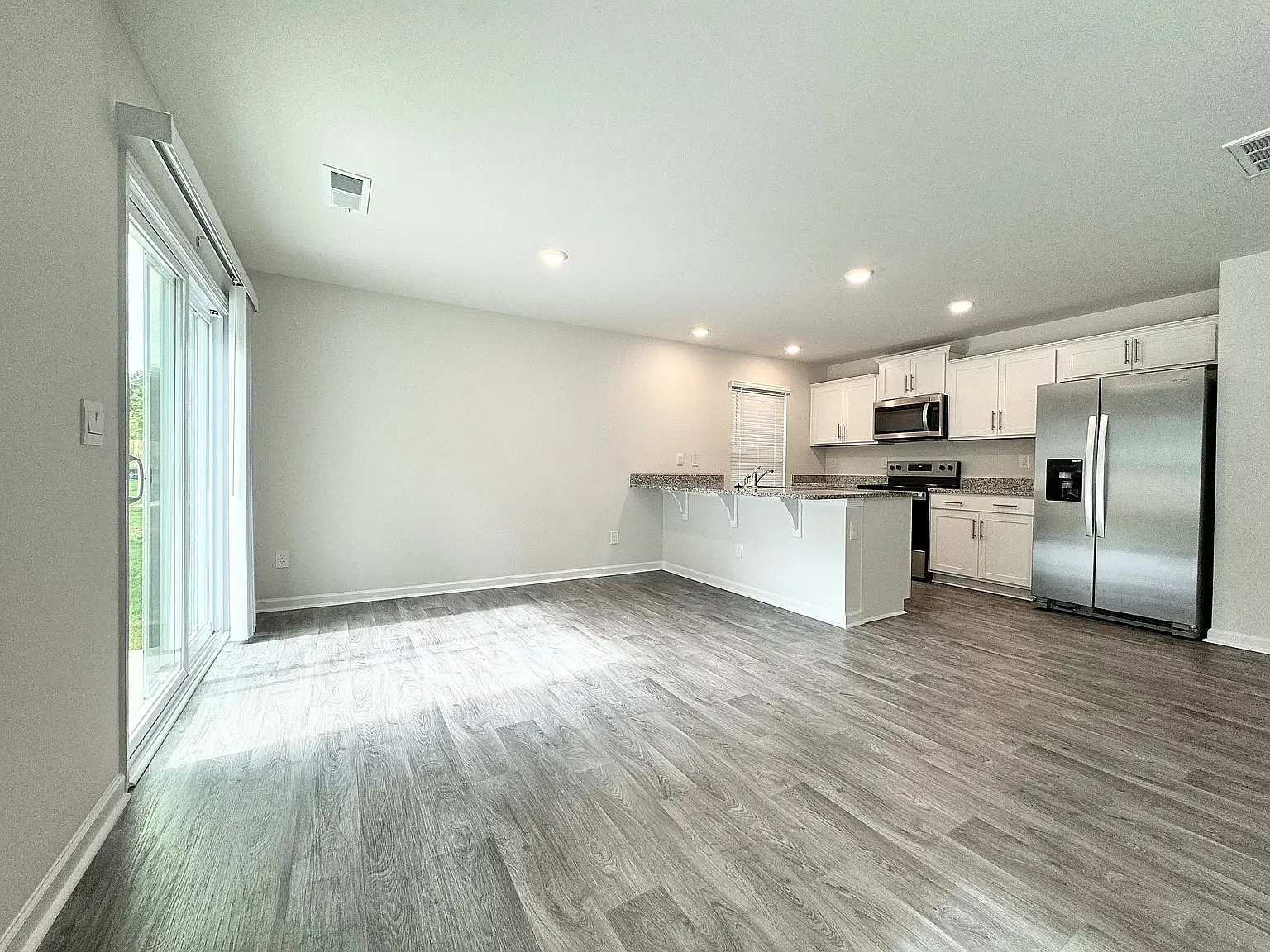 4 bed, 2.5 bath, 1554 sqft, $2,200 — Photo 4