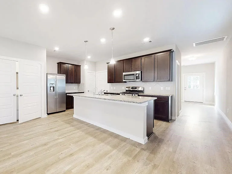 322 Wisteria Manor St — Photo 6