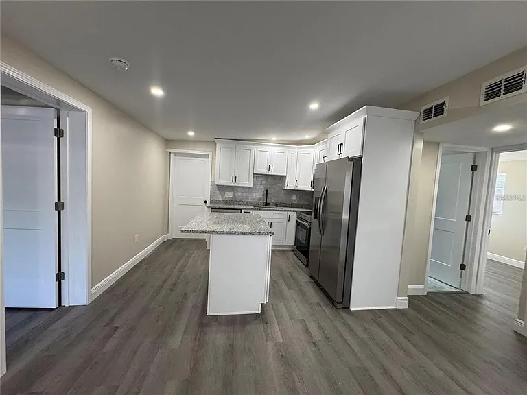 7039 Lenox Dr — Photo 2