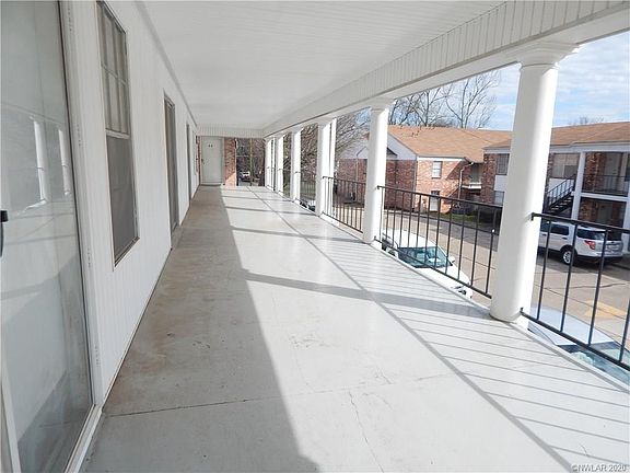 2nd image of 3820 Fairfield Ave Unit 38