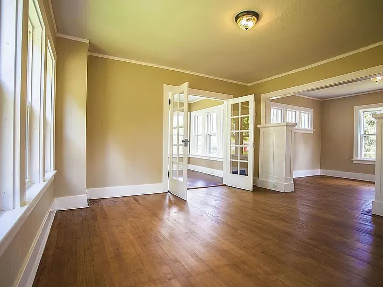 829 Chicago Ave — Photo 4