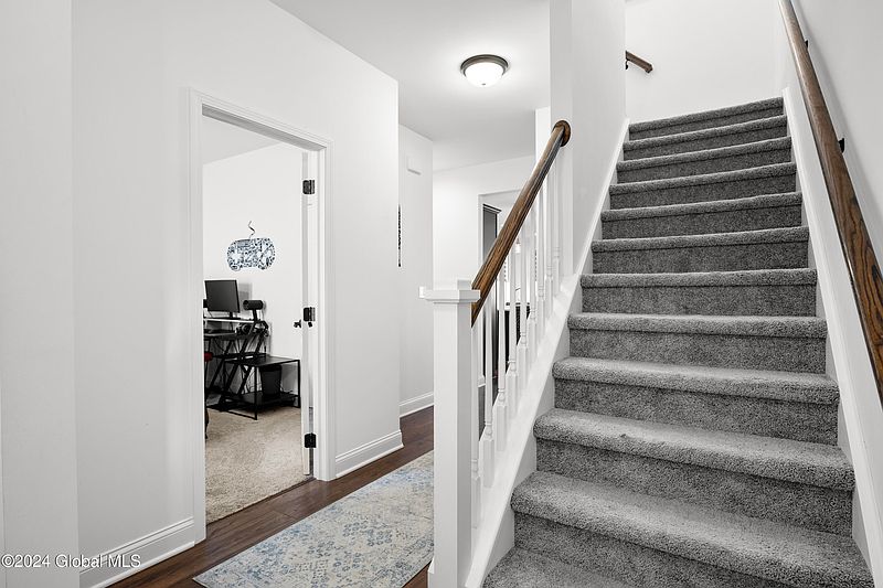 4th image of 35 Penfield Drive