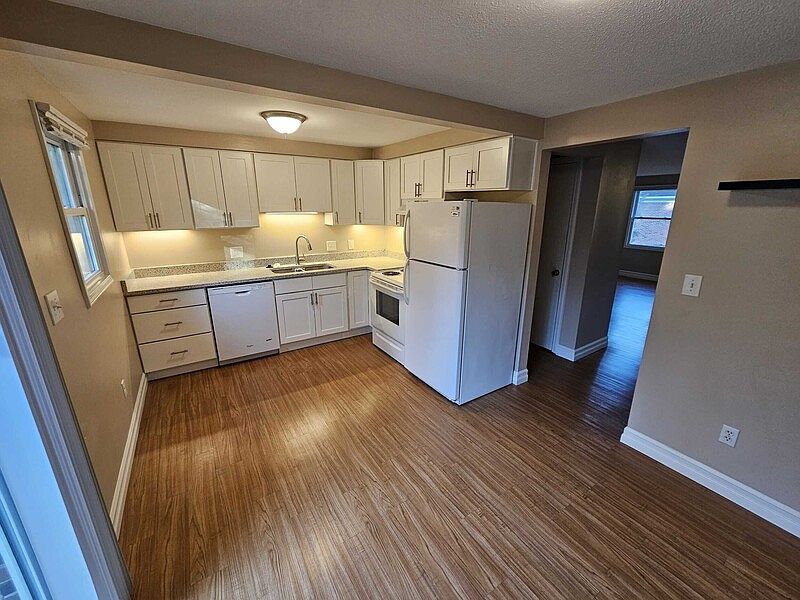 1st image of 113 Creekside Dr