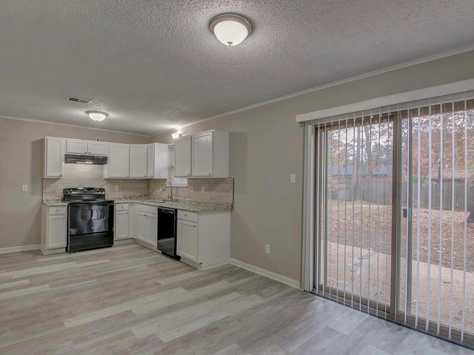 2nd image of 6100 Lyndell Dr