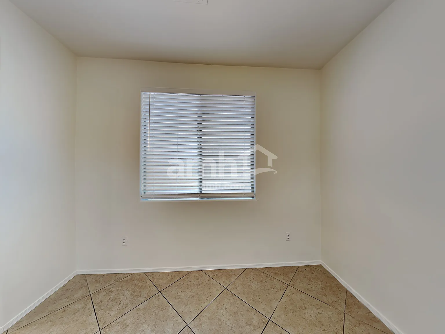5 bed, 3.5 bath, 2380 sqft, $2,270 — Photo 4