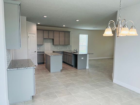 3rd image of 7702 Beaufort Ln