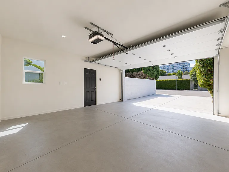 2536 Cotner Ave — Photo 10