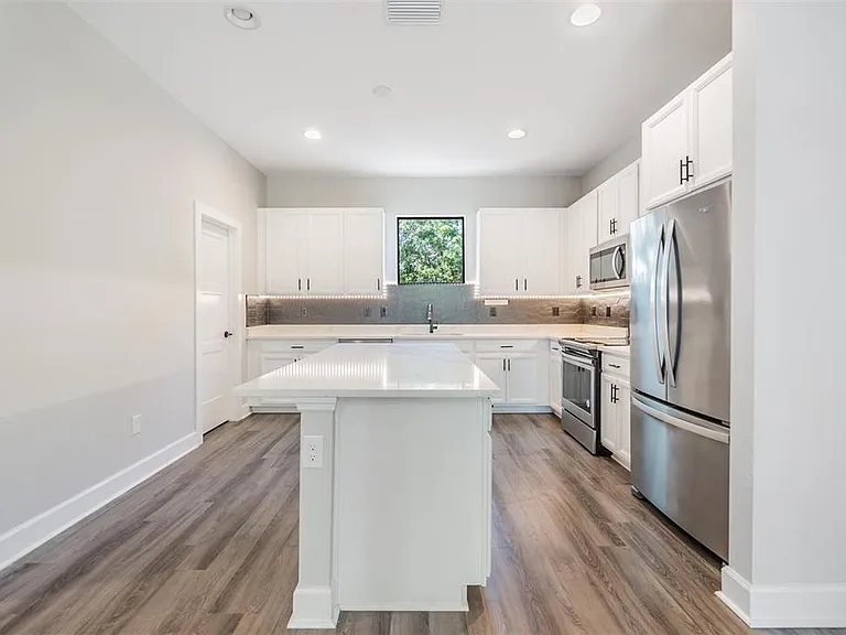 1302 W Carmen St #1 — Photo 8