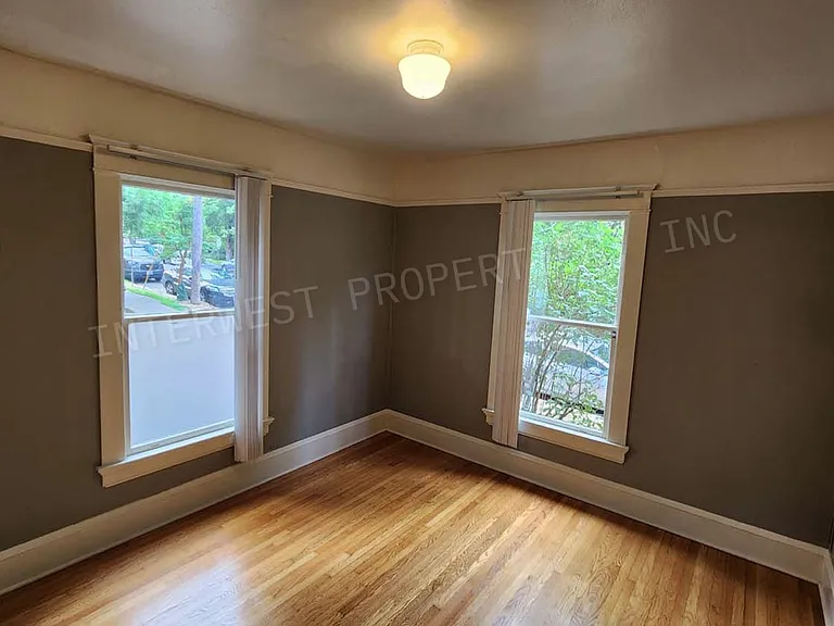 117 King Avenue 2156 Davis St — Photo 10