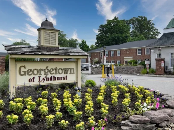 2217 Glouchester Dr #17-B, Lyndhurst, OH 44124