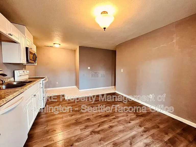 4215 N Vassault St #B — Photo 4