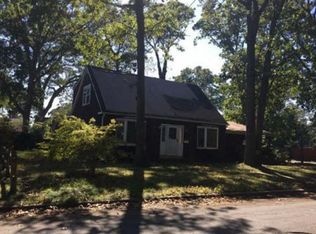 12 E Pine St, Massapequa, NY 11758