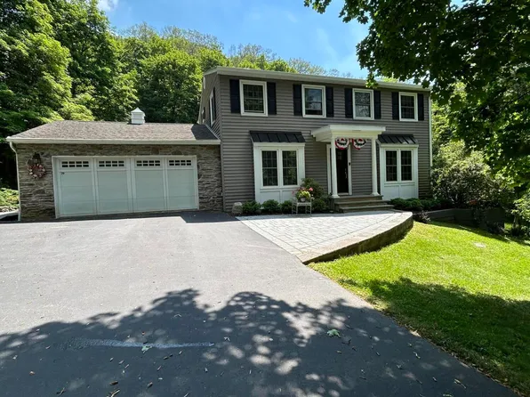 29 Maple Road, Cornwall-on-Hudson, NY 12518