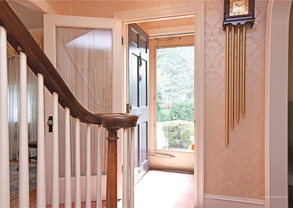 81 Knollwood Ave, Cranston, RI 02910 Zillow