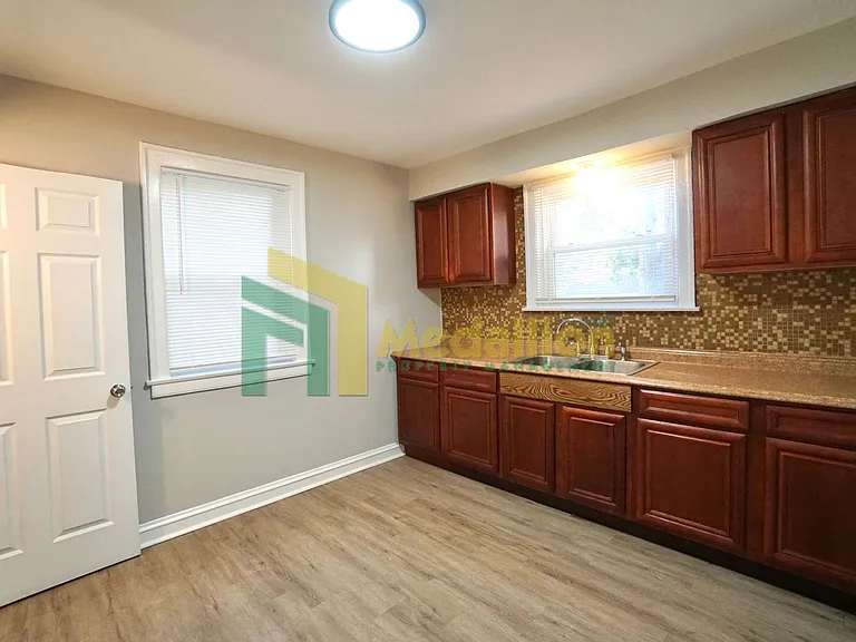 2048 W 82nd Pl — Photo 7