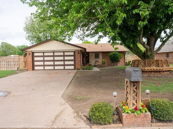 425 Applewood, North Enid, OK 73701