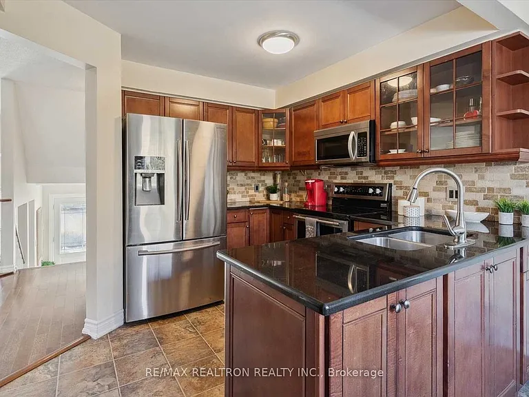 68 Flint Cres #UPPER — Photo 9