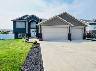 807 Canyon Rd SW, Mandan, ND 58554